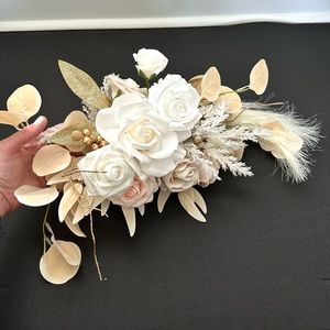 Ling’s Movement Floral arrangement